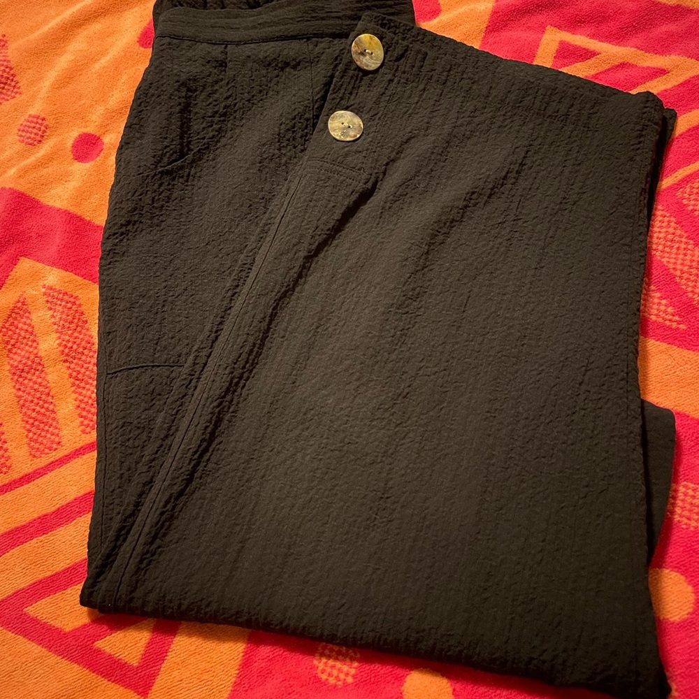 Habitat Black Textured Capris